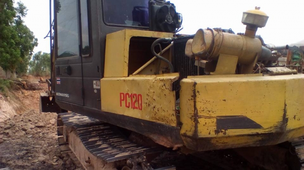 **365,000 บ.ต่อรอง/// แบคโฮ KOMATSU PC120-3 เครื่อง/ปั้ม เดิม แน่น แรง ไม่โหลด บูมอาร์มสวย บุ้งกี๋หนา เอวแน่น ช่วงล่าง70\% โซ่หนา แทร็กสวย เฟรมไม่มีปะ โรลเลอร์ ครบ สป็อคเก็ต60\% เก๋งสวย แอร์เย็น รถทำงานอยู่ เร็ว แรง คล่องตัว ตามสภาพ พร้อมลุย เอกสารสัญญาซื้อ