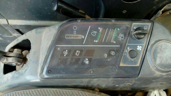 ขาย KOMATSU PC 200-6 สภาพสวยพร้อมใช้ ติดต่อ คุณ อ๊อฟ พิจิตร 086-737-9991 ขาย KOMATSU PC 200-6 สภาพสวยพร้อมใช้ ติดต่อ คุณ อ๊อฟ พิจิตร 086-737-9991