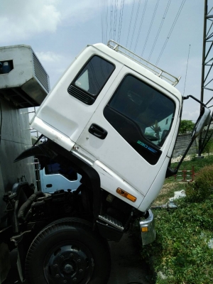 ขาย 395,000บ ต่อรองได้ (เฉพาะหัว+แคชชี) หกล้อ อีซูชุ FRR175ช่วงยาว 6.20ม รถสภาพดี หัวเก๋งสวย พร้อมใช้งาน ทะเบียนพร้อมโอน ขายเฉพาะ หัว+แคชชี ราคา 425,000บ ต่อรองได้