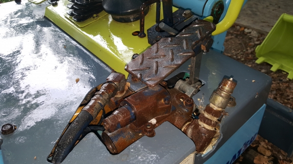 แบคโฮเล็กขึ้นรถกะบะได้ พร้อมใช้งาน มีอินวอย มีลายหัวแย๊ก แบคโฮเล็กขึ้นรถกะบะได้ พร้อมใช้งาน มีอินวอย มีลายหัวแย๊ก