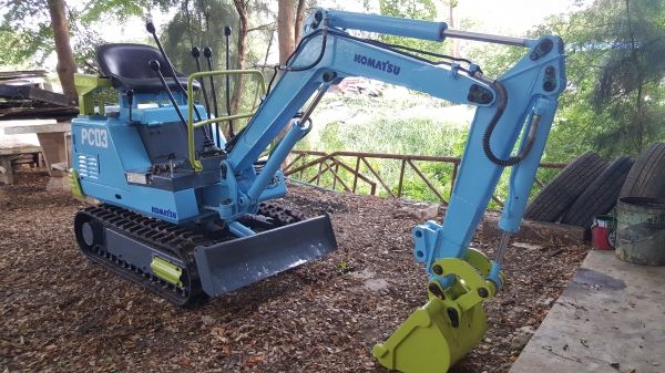 แบคโฮเล็กขึ้นรถกะบะได้ พร้อมใช้งาน มีอินวอย มีลายหัวแย๊ก