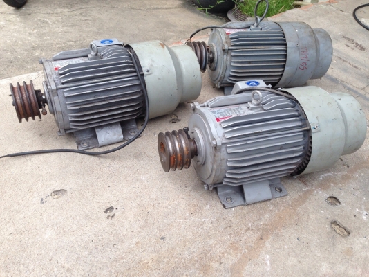 ขายมอเตอร์ Mitsubishi 3HP. 380V 950rpm. 6pole มีระบบเบรคในตัว(แต่ไม่ได้ต่อใช้) สภาพสวยเดิมๆ วิ่งนิ่ม พร้อมใช้งาน มี 14ตัวครับ