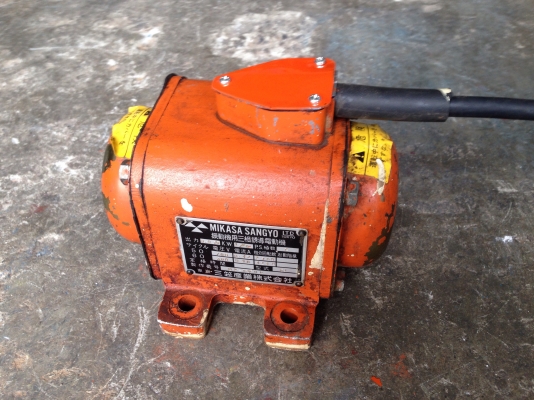 ขายมอเตอร์สั่น-เขย่า Mikasa made in Japan ขนาด 0.075kw. เก่าญี่ปุ่น แปลงไฟเป็น 380V 3สายแล้ว สภาพสวย วิ่งนิ่มสั่นแรง พร้อมใช้งาน