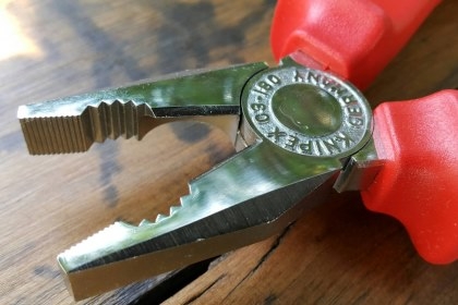 ขายคีมปากจิ้งจกเยอรมัน KNIPEX Made in Germany.งานใหม่ด้ามกันไฟฟ้า1000V ขายคีมปากจิ้งจกเยอรมัน KNIPEX Made in Germany.งานใหม่ด้ามกันไฟฟ้า1000V