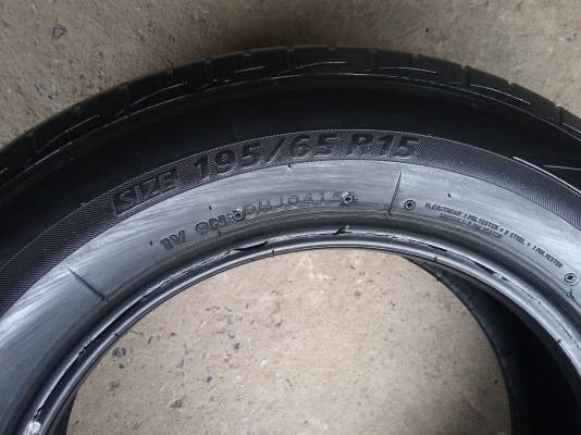 ยางBRIDGESTONE รุ่น Ecopia EP200 195 65R15 ปี2015 สภาพสวยมากๆ ดอกเยอะมากๆ ไม่แพงคุ้มจรืง