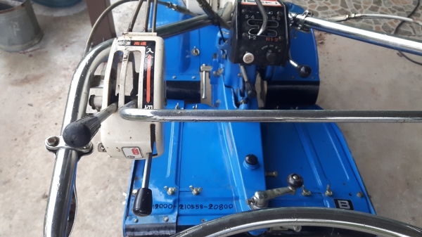 รถพรวนดินเดินตาม