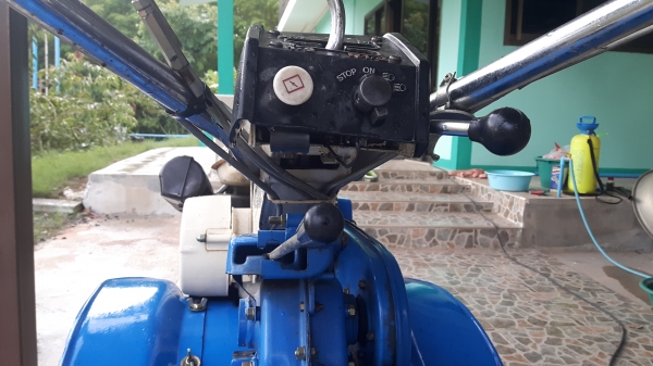 รถพรวนดินเดินตาม