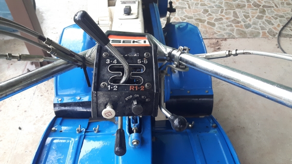 รถพรวนดินเดินตาม