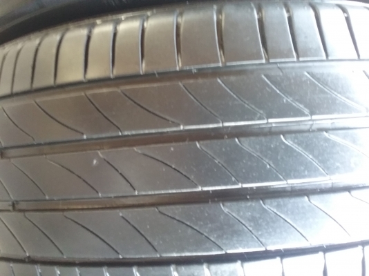 ยางMICHELIN รุ่น PRIMAY 3 ST. 205 55R16 ปี2015 สภาพสวยมากๆ ดอกเต็มๆคุ้มจริงไม่แพงวิ่งเงียบมาก
