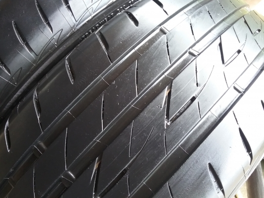 ยางBRIDGESTONE รุ่น Ecopia EP200 205 55R16 ลงพื้นปลายปี2015 สภาพสวยมากๆ ดอกเยอะมากๆ คุ้มสุดๆไม่แพง