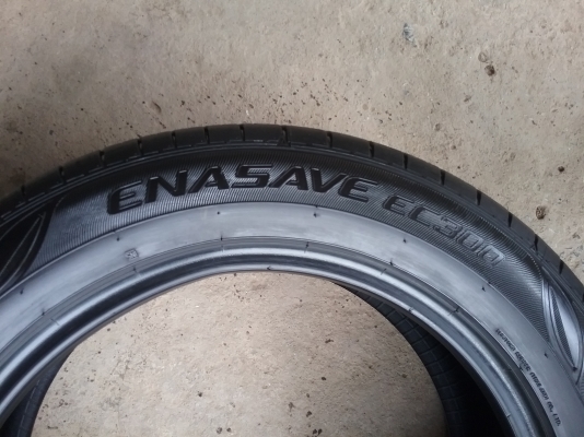 ยางDUNLOP 205 55R16 ปี2015 สภาพสวยมาก ดอกเยอะเต็มๆ90\%คุ้มจริงไม่แพง