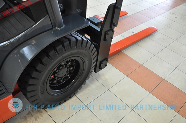 ขายรถโฟล์คลิฟท์มือสอง TOYOTA รุ่น 8FD25-11108 ราคา 485,000 บาท นำเข้าจากประเทศญี่ปุ่น 100\% ไม่เคยใช้งานในไทย