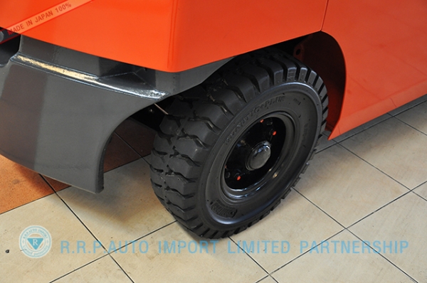 ขายรถโฟล์คลิฟท์มือสอง TOYOTA รุ่น 8FD25-11108 ราคา 485,000 บาท นำเข้าจากประเทศญี่ปุ่น 100\% ไม่เคยใช้งานในไทย