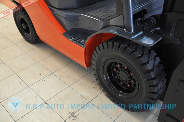 ขายรถโฟล์คลิฟท์มือสอง TOYOTA รุ่น 8FD25-11108 ราคา 485,000 บาท นำเข้าจากประเทศญี่ปุ่น 100\% ไม่เคยใช้งานในไทย