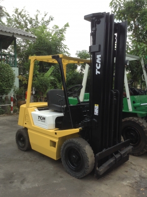 +++ ขายโฟล์คลิฟท์  T.C.M. FD20  ขนาด  2  ตัน  เครื่องยนต์ดีเซล  เสา  6  เมตร  เกียร์ธรรมดา  ยางตัน