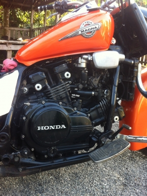 ขายHonda แม๊กน่า 750 cc รถแต่งสวย  ทะเบียนพร้อมโอน