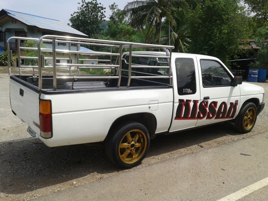 ขายรถนิสันบิ๊กเอ็ม ราคาถูกพร้อมใช้งาน