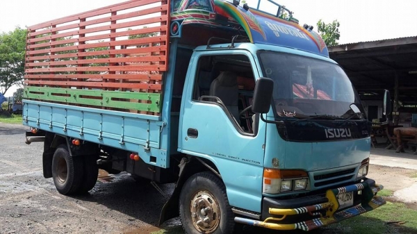 ขายรถ6ล้อ 120แรง ปี43 ฝาขาว ช่วงล่างใหญ่ สโลอินเตอร์ เครื่องเสียงชุดใหญ่ เอกสารพร้อมโอน สนใจโทร 090-8588220คุณนะ 093-3258446คุณบิว หรือเข้าดูสินค้าอื่นๆได้ที่ www.narong2truck.com หรือ www.truck.in.th/498 หรือเพจFacebook ณรงค์ ซื้อขายรถมือสอง (เว็บไซต์ส่ว