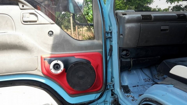 ขายรถ6ล้อ 120แรง ปี43 ฝาขาว ช่วงล่างใหญ่ สโลอินเตอร์ เครื่องเสียงชุดใหญ่ เอกสารพร้อมโอน สนใจโทร 090-8588220คุณนะ 093-3258446คุณบิว หรือเข้าดูสินค้าอื่นๆได้ที่ www.narong2truck.com หรือ www.truck.in.th/498 หรือเพจFacebook ณรงค์ ซื้อขายรถมือสอง (เว็บไซต์ส่ว