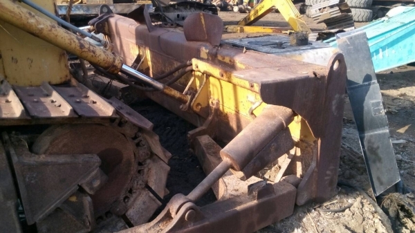 ขายรถแทรกเตอร์ CAT-D-4 H ขายตามสภาพเครื่องครับ แต่อย่างอื่นอยู่ครบหมด ขาย 250000