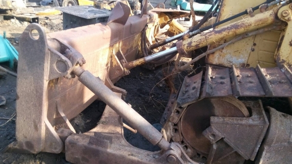 ขายรถแทรกเตอร์ CAT-D-4 H ขายตามสภาพเครื่องครับ แต่อย่างอื่นอยู่ครบหมด ขาย 250000