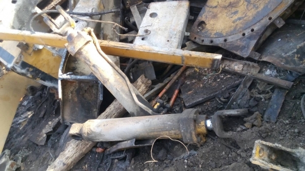 ขายรถแทรกเตอร์ CAT-D-4 H ขายตามสภาพเครื่องครับ แต่อย่างอื่นอยู่ครบหมด ขาย 250000