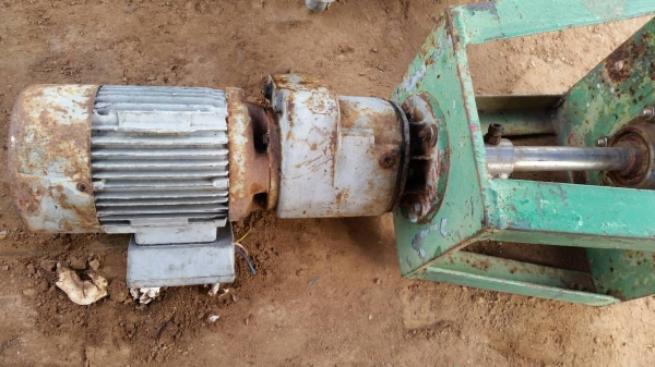 ขาย มอเตอร์ไฟฟ้าเก่า สำหรับปั่นผสมปูน ผสมสี อเนกประสงค์ เฟืองเกียร์ทดรอบช้า ขายเหมา 2 ตัว 3,800 บาท
