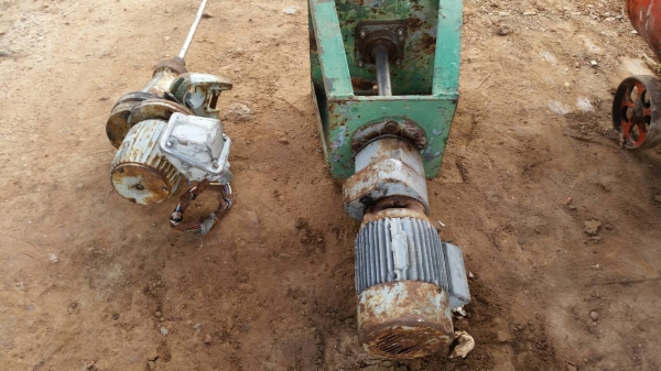 ขาย มอเตอร์ไฟฟ้าเก่า สำหรับปั่นผสมปูน ผสมสี อเนกประสงค์ เฟืองเกียร์ทดรอบช้า ขายเหมา 2 ตัว 3,800 บาท