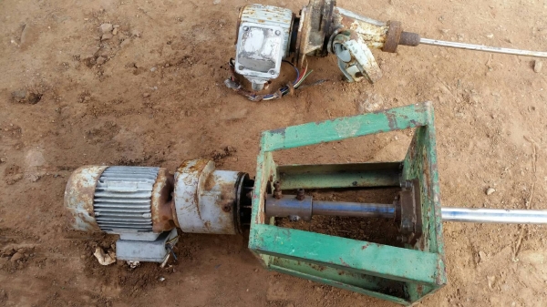 ขาย มอเตอร์ไฟฟ้าเก่า สำหรับปั่นผสมปูน ผสมสี อเนกประสงค์ เฟืองเกียร์ทดรอบช้า ขายเหมา 2 ตัว 3,800 บาท