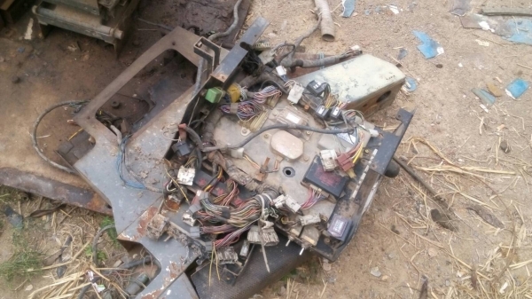 ขายแท่นหัวเก็งพร้อมมือโยกคอลโทลรวมชุดสายไฟ รถแมคโค SK 200-5 ยกแท่นเลยคับ