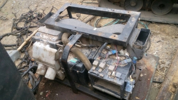 ขายแท่นหัวเก็งพร้อมมือโยกคอลโทลรวมชุดสายไฟ รถแมคโค SK 200-5 ยกแท่นเลยคับ