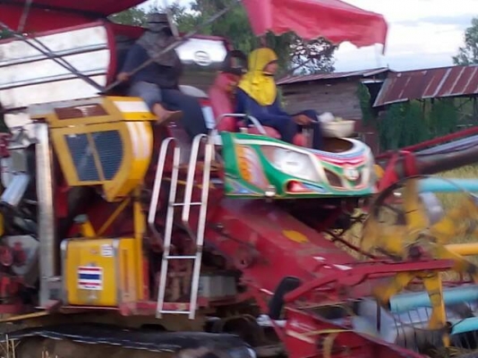 ขายรถเกี่ยวข้าว เกษตรพัฒนา ช้างน้อยจ้าวพลัง อุ้ม1.5ตัน สภาพพร้อมใช้งาน สนใจโทร 090-8588220คุณนะ 093-3258446คุณบิว หรือเข้าดูสินค้าอื่นๆได้ที่ www.narong2truck.com www.truck.in.th/498 หรือเพจFacebook ณรงค์ ซื้อขายรถมือสอง (เว็บไซต์ส่วนตัว) หรือFacebook คุณ