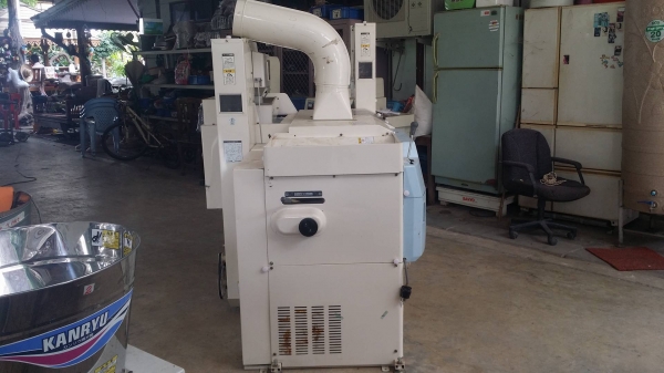 เครื่องสีข้าวกล้องเก่าญี่ปุ่น  ISEKI  รุ่น MG4  สภาพเครื่องสวย พร้อมใช้งาน