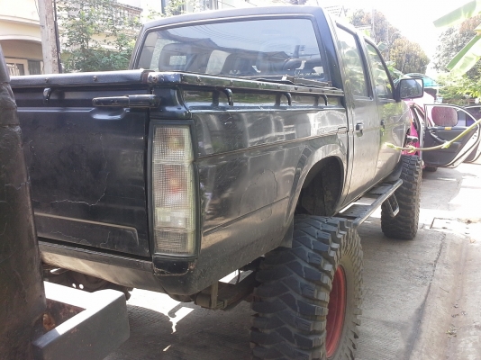 ขายนิสสัน Big M 4 ประตู ยกสูง