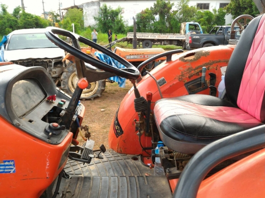 KUBOTA M7040 พร้อมดันหน้าและผาน 6 CMT  ราคา 370,000 สนใจสอบถามได้ครับ DC Tractor Rayong 0818618678,0899347475 id line=0818618678 id line=0899347475 ส่งฟรี 300กม. https://www.facebook.com/Tractors-Rayong-307154532717928/photos/?tab=albums