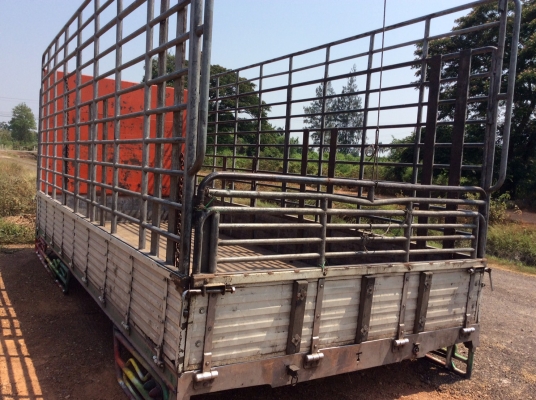 กระบะ 6ล้อ HINO MECA ยาว 5.5 ม. คอกแป๊บ ขายตามสภาพ 50,000  บาท ศุภากร081-1903107, 081-4252943