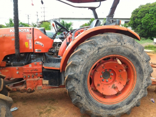 KUBOTA M7040 พร้อมดันหน้าและผาน 6 CMT  ราคา 420,000 สนใจสอบถามได้ครับ DC Tractor Rayong 0818618678,0899347475 id line=0818618678 id line=0899347475 ส่งฟรี 300กม. https://www.facebook.com/Tractors-Rayong-307154532717928/photos/?tab=albums