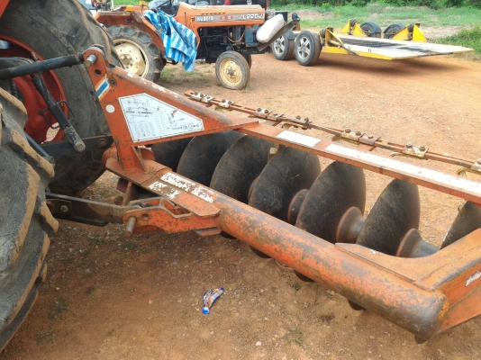 KUBOTA M7040 พร้อมดันหน้าและผาน 6 CMT  ราคา 420,000 สนใจสอบถามได้ครับ DC Tractor Rayong 0818618678,0899347475 id line=0818618678 id line=0899347475 ส่งฟรี 300กม. https://www.facebook.com/Tractors-Rayong-307154532717928/photos/?tab=albums