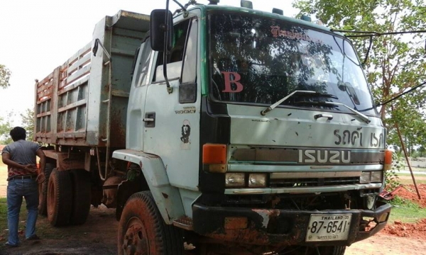 ขายรถ10ล้อ ดั้ม2เพลา ร็อกกี้240 แคชซีFXZ13NFY พ.เพาเวอร์ เบรกจิฟฟี่ เอกสารพร้อมโอน สนใจโทร 090-8588220คุณนะ 093-3258446คุณบิว หรือเข้าดูสินค้าอื่นๆได้ที่ www.narong2truck.com หรือ www.truck.in.th/498 หรือเพจFacebook ณรงค์ ซื้อขายรถมือสอง (เว็บไซต์ส่วนตัว)