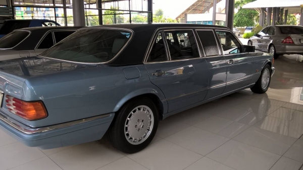 Benz ลีมูซีน560SEL
