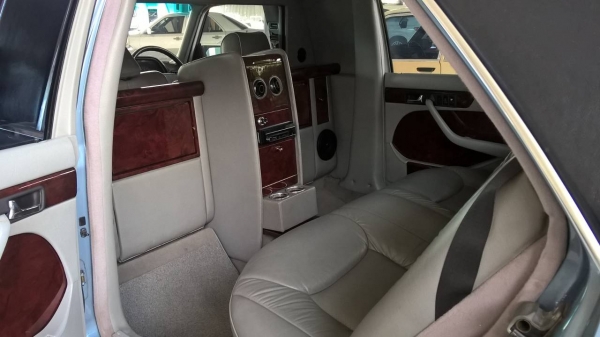 Benz ลีมูซีน560SEL