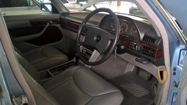 Benz ลีมูซีน560SEL