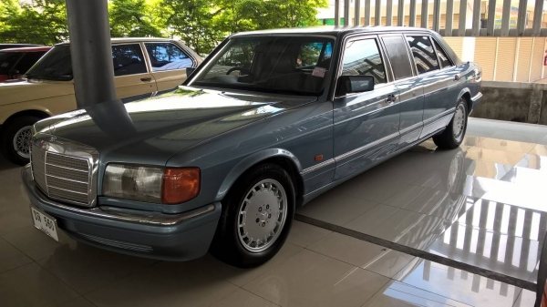 Benz ลีมูซีน560SEL