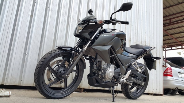 CB300f 2015 ใหม่มากวิ่ง 3000 โลแท้ น้องๆมือ1เลยจ้า ต่อรองได้ครับ
