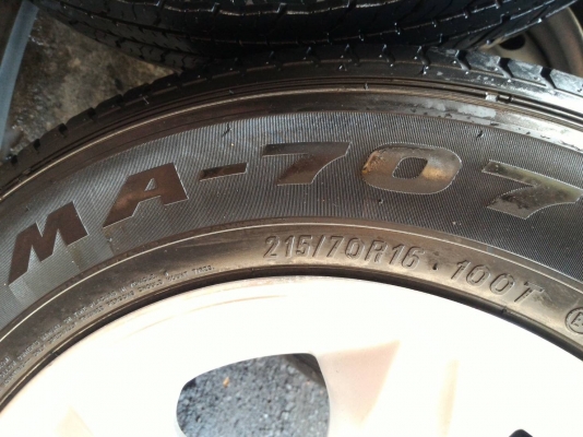 ยาง  Maxxis  215 x 70 x 16