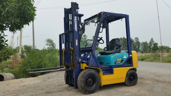 ขายด่วนรถยกKOMATSU FG15-17ยก1.5ตันเสาสูง3เมตรมีกะจกหน้าที่ปันนำฝนรถนอกนำเข้ายังไม่เคยใช้งานในเมืองไทยเลย