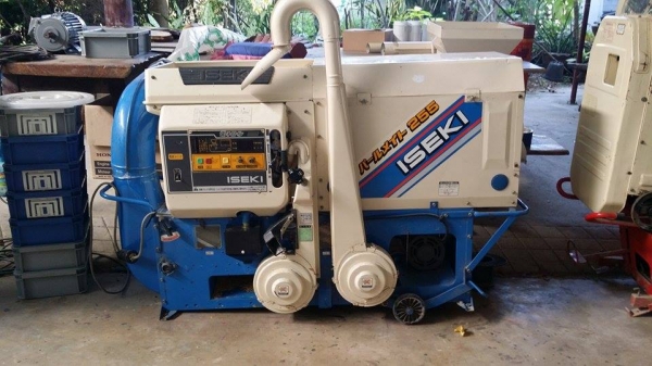 เครื่องสีข้าวกล้องเก่าญี่ปุ่น  ISEKI รุ่น 255 สภาพเครื่องดี พร้อมใช้งาน  ขนาดกระทัดรัด