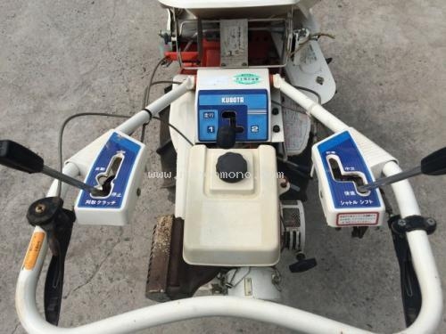 รถเกี่ยวข้าวเดินตาม  KUBOTA  RA30Z รหัสสินค้า : 80903774   www.nihonmono.com