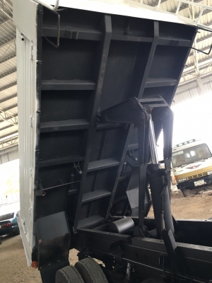 ขายหกล้อดั้มสามมิตร เครื่อง130 แรง ปี2556 ขาย สด ผ่อน