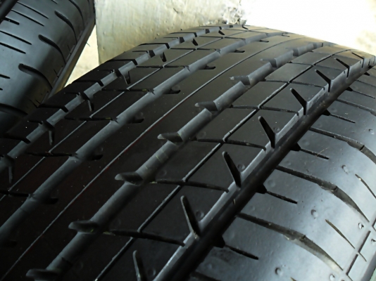 ยางขอบ16 บริดสโตน215-60-R16 ลงพื้นปี16(4เส้น 4,500) เหมือนยางใหม่